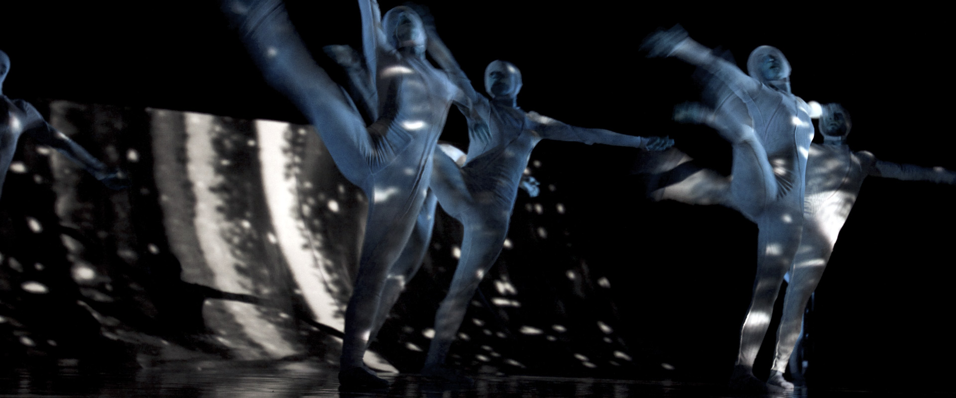 13 H2O dancers HD800